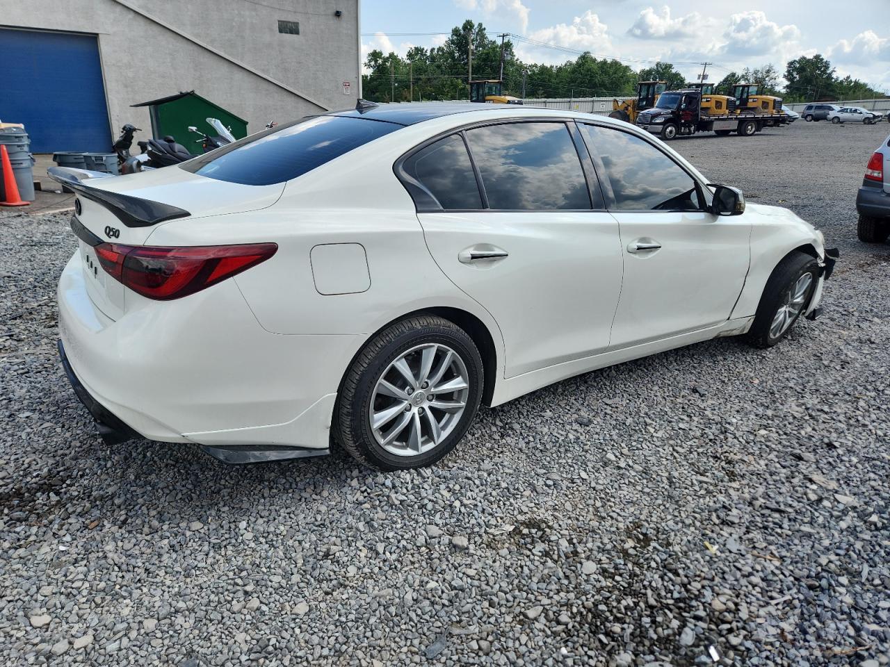 2018 Infiniti Q50 Luxe - Image 3