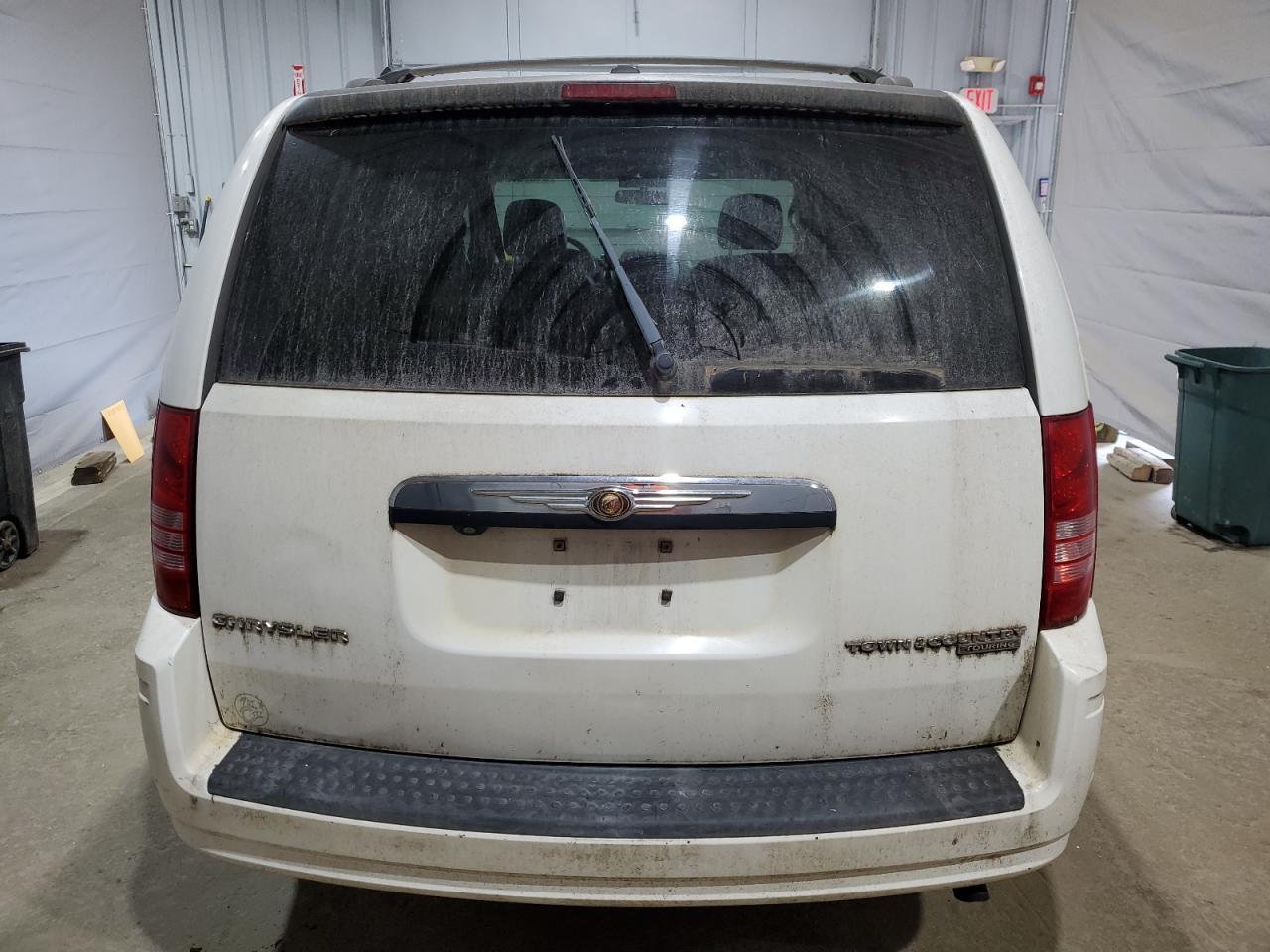 2010 Chrysler Town & Country Touring - Image 6