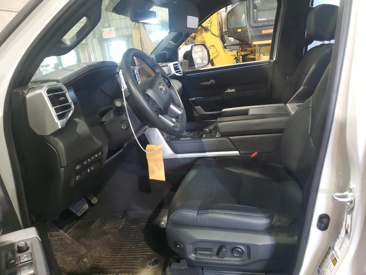 2023 Toyota Sequoia Sr5 - Фото 7