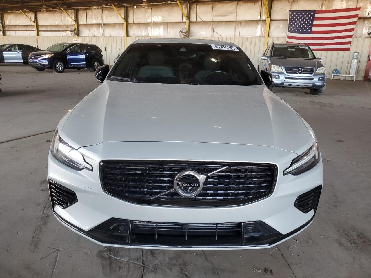 2021 Volvo S60 T8 Recharge R-Design - Фото 5