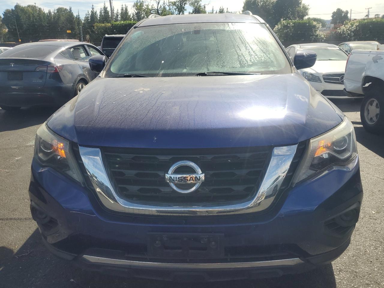 2017 Nissan Pathfinder S - Image 5