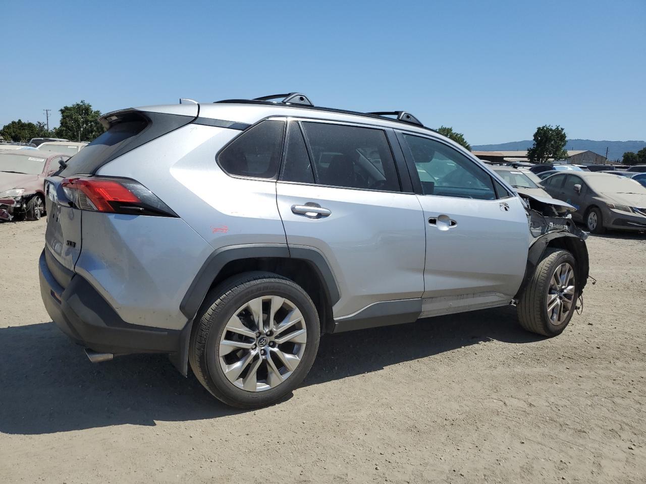 2019 Toyota Rav4 Xle Premium - Image 3