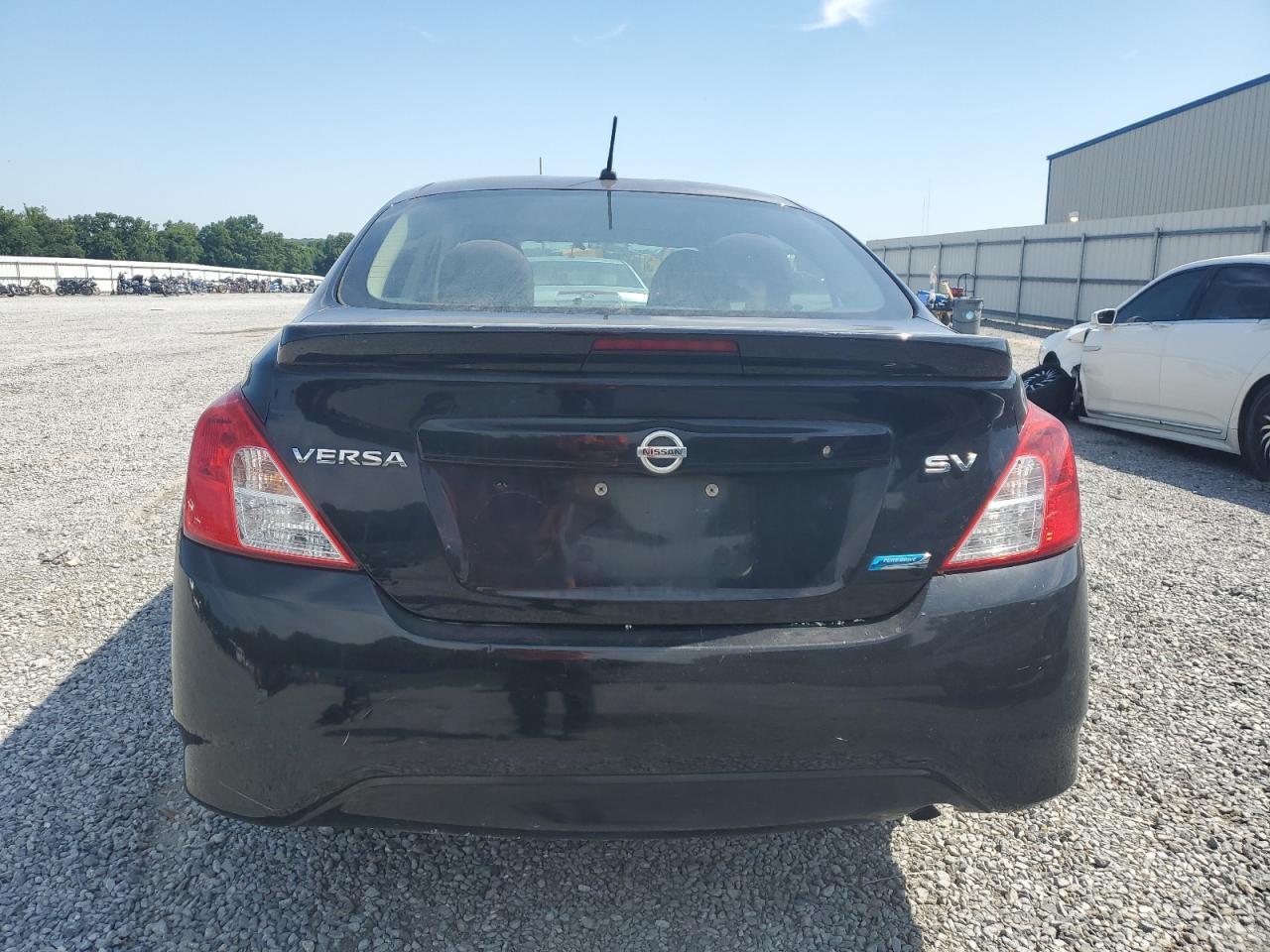 2016 Nissan Versa S - Фото 6