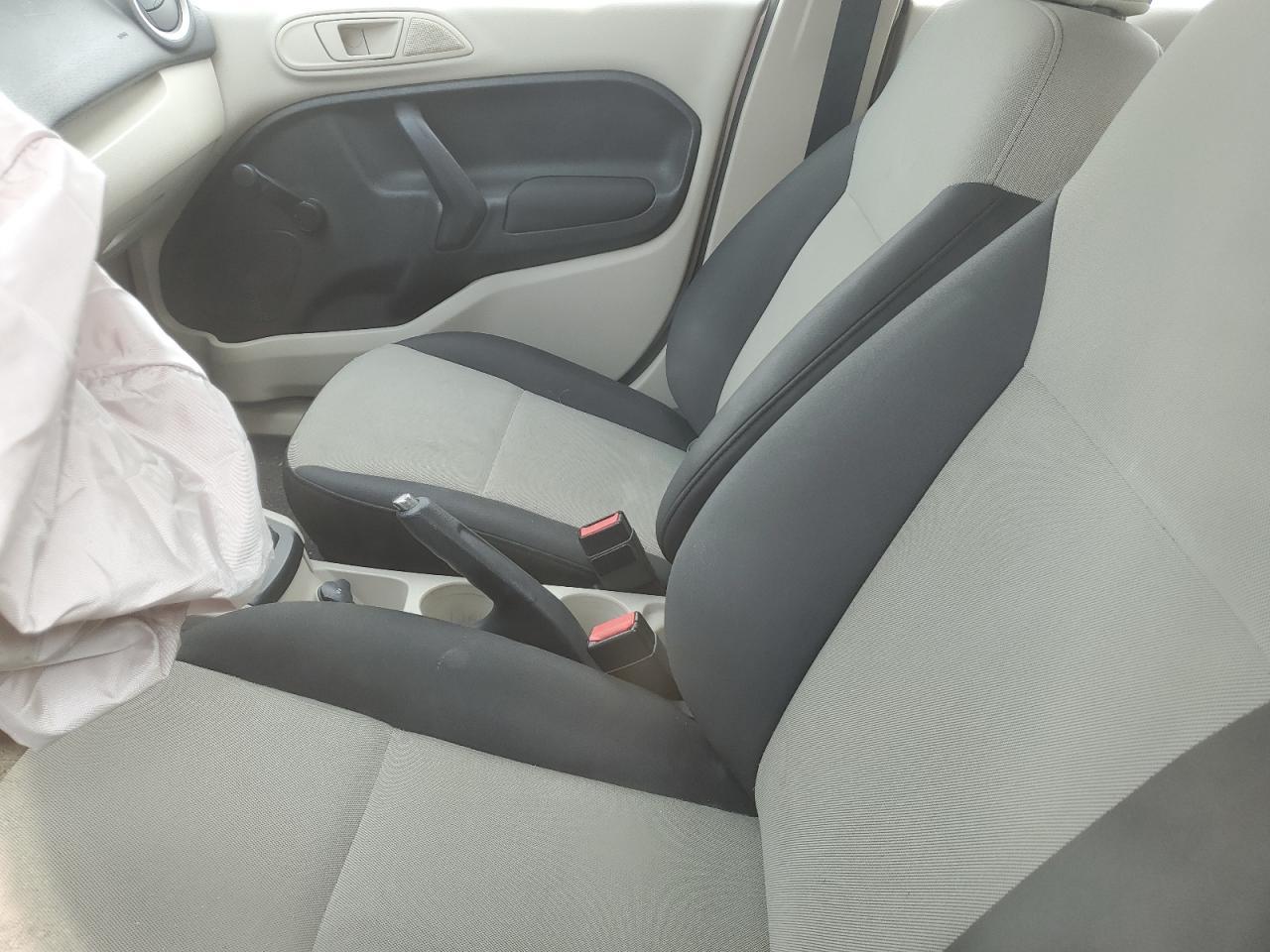 2011 Ford Fiesta S - Фото 7