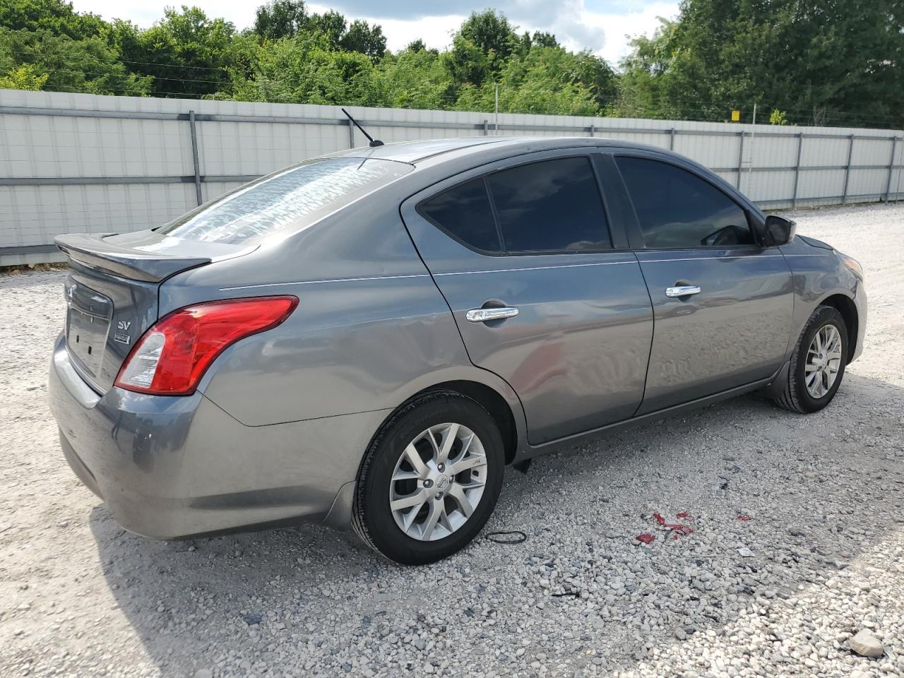 2018 Nissan Versa S - Фото 3