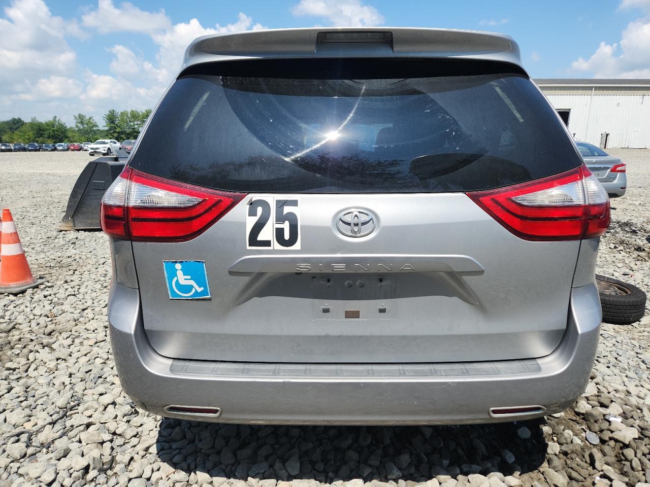 2017 Toyota Sienna Le - Фото 6
