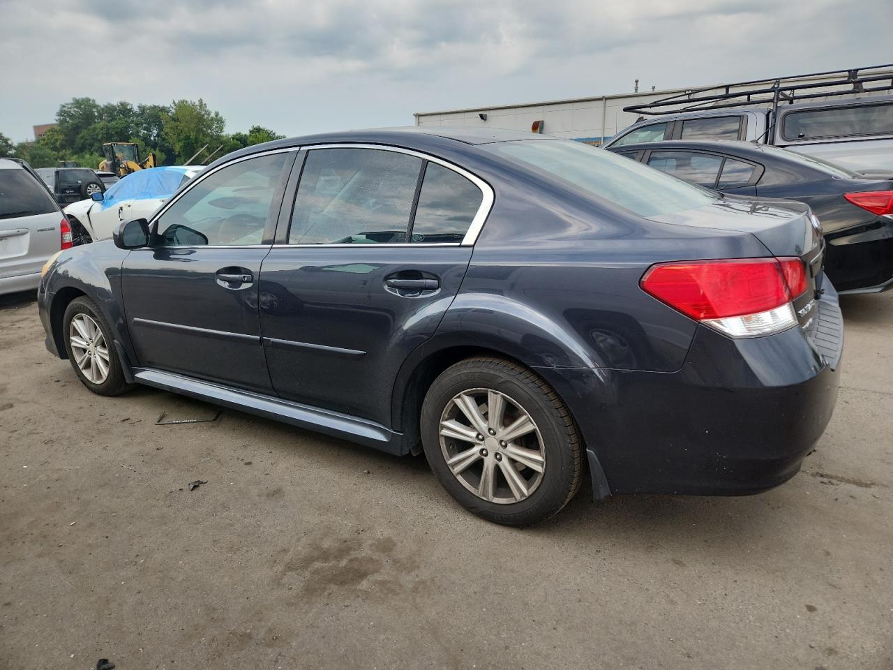 2011 Subaru Legacy 2.5I Premium - Фото 2