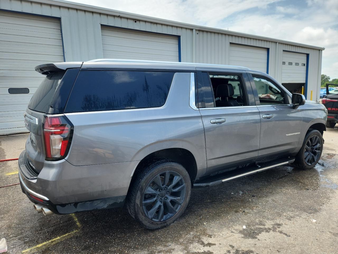 2021 Chevrolet Suburban C1500 Premier - Image 3