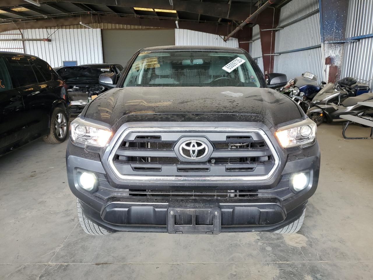 2017 Toyota Tacoma Double Cab - Фото 5