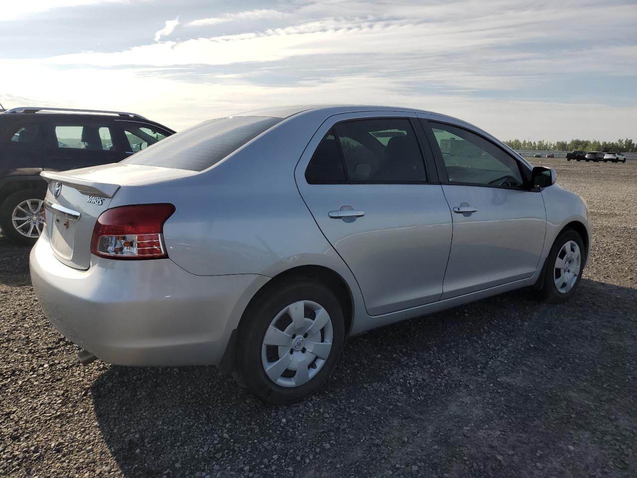 2011 Toyota Yaris - Image 3