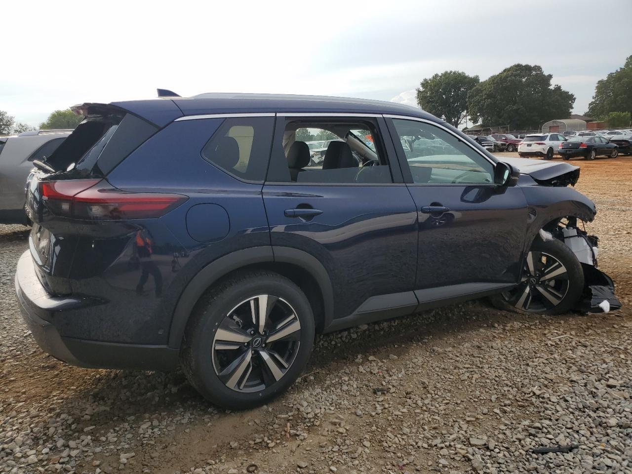 2025 Nissan Rogue Sl - Image 3