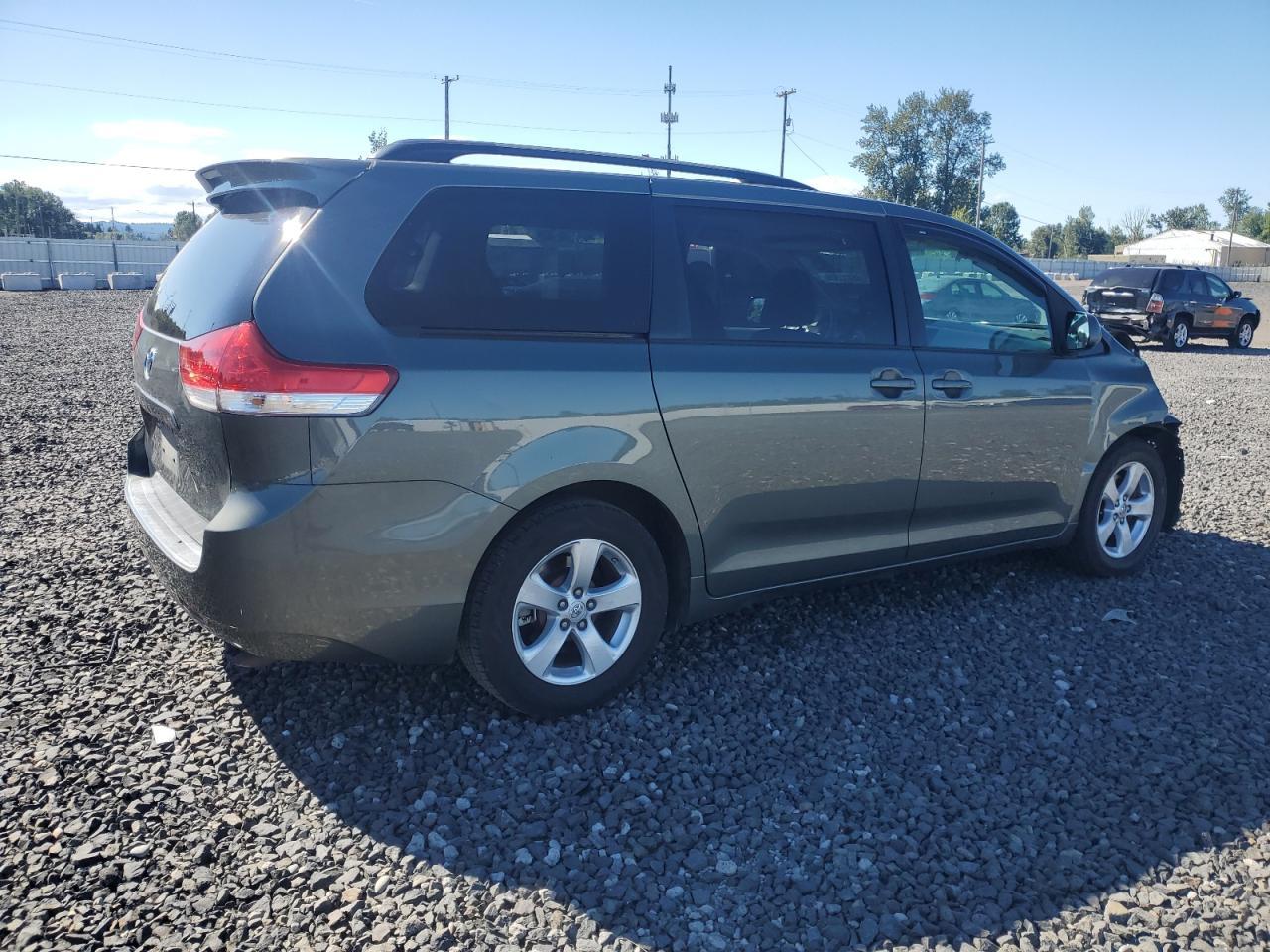 2014 Toyota Sienna Le - Фото 3