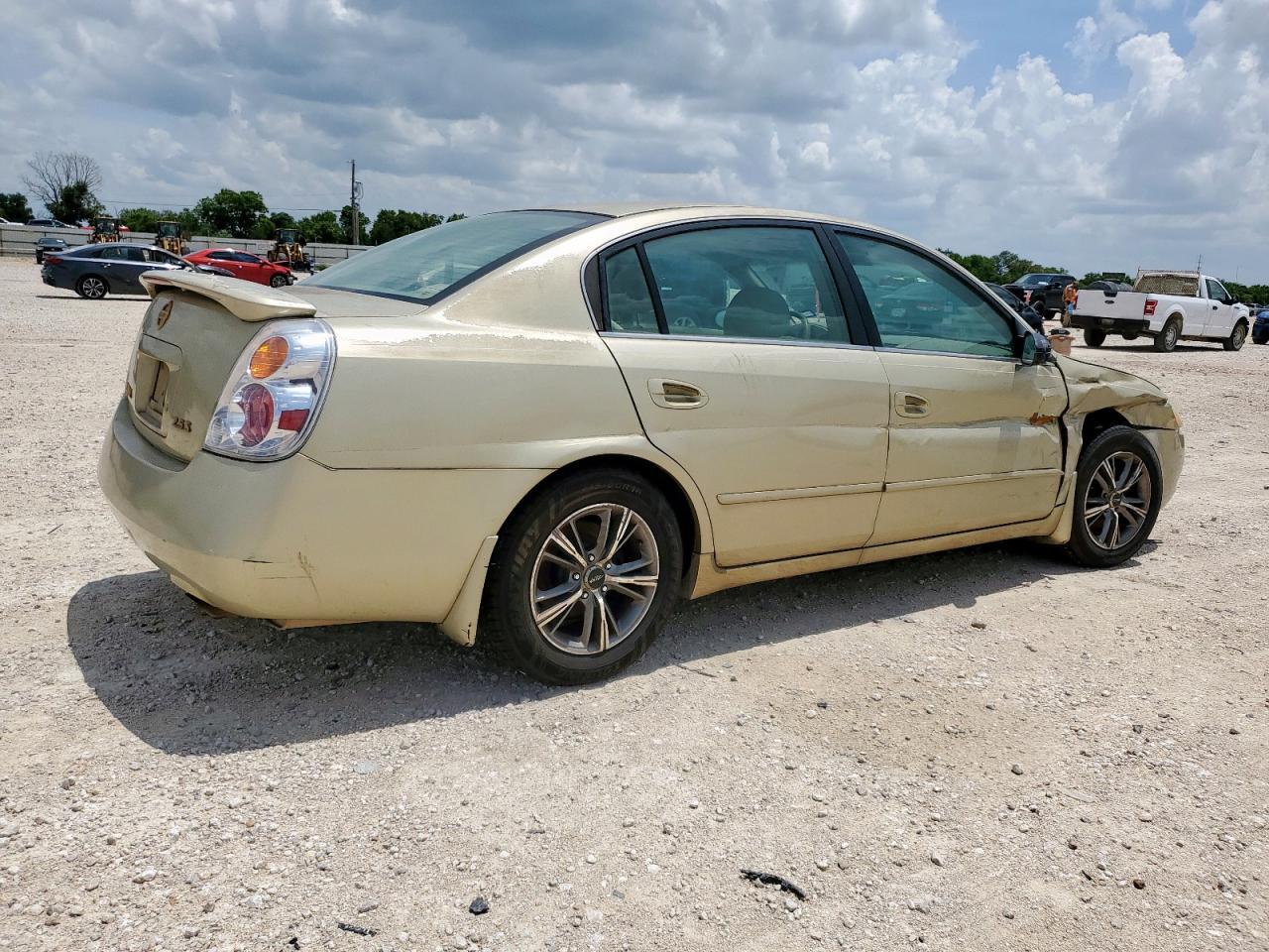 2004 Nissan Altima Base - Фото 3