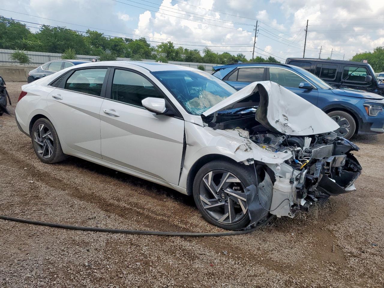 2025 Hyundai Elantra Sel - Image 4