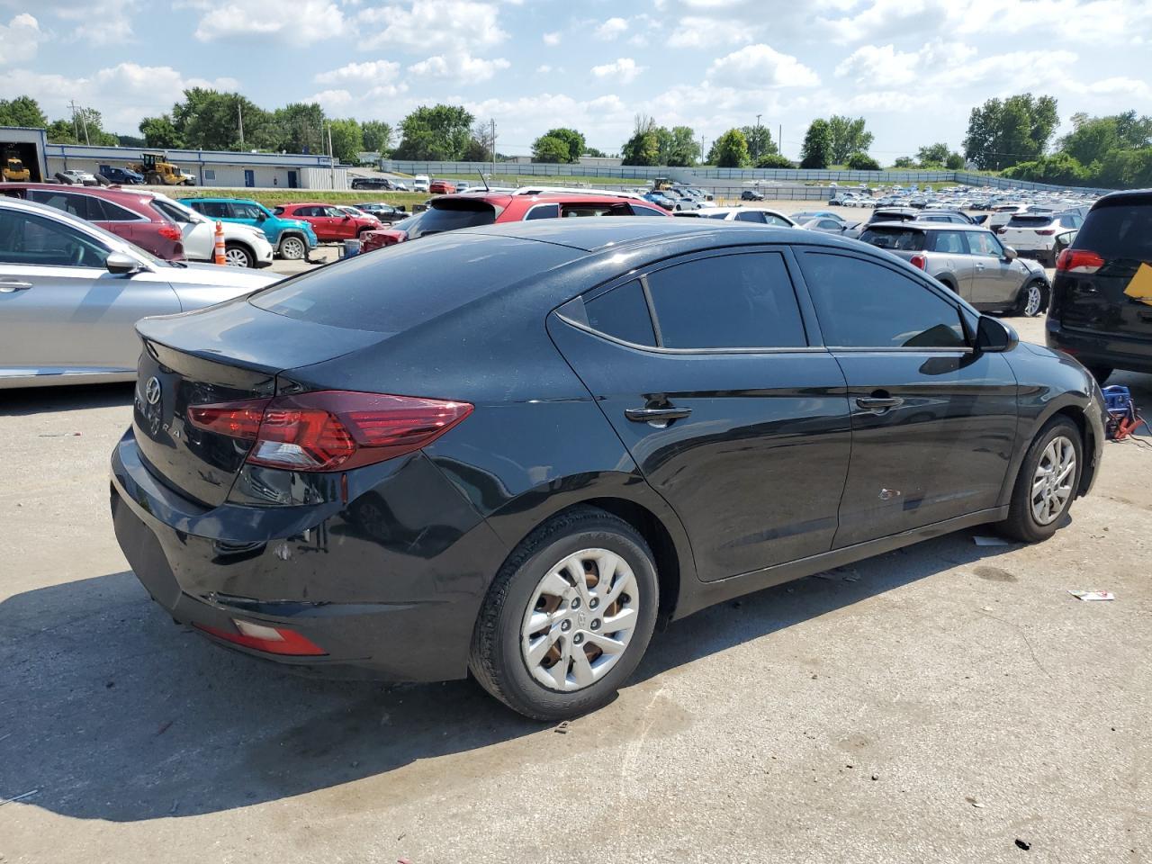 2020 Hyundai Elantra Se - Фото 3