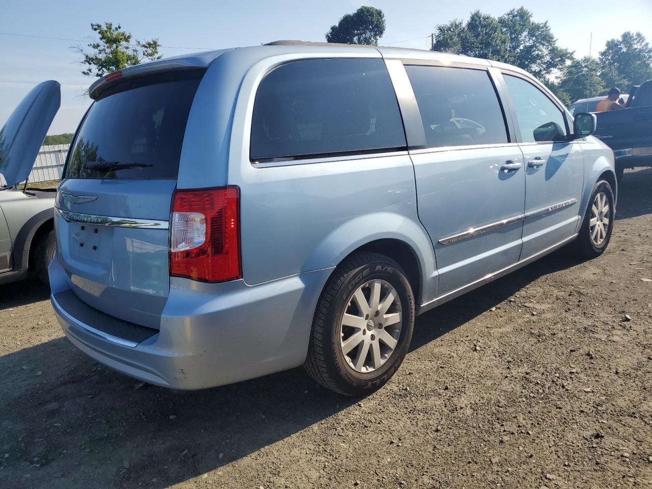 2013 Chrysler Town & Country Touring - Image 3