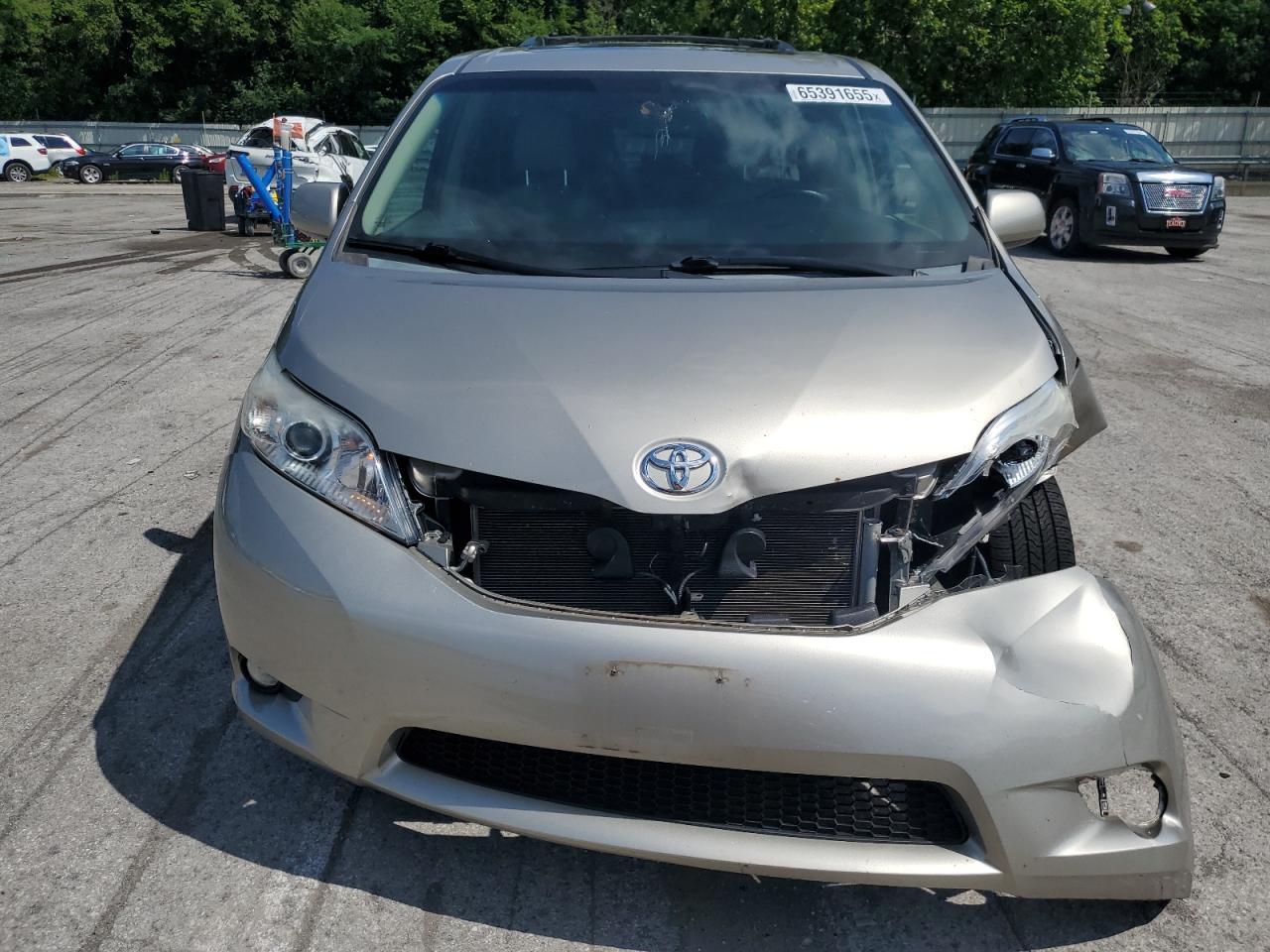 2015 Toyota Sienna Xle - Image 5