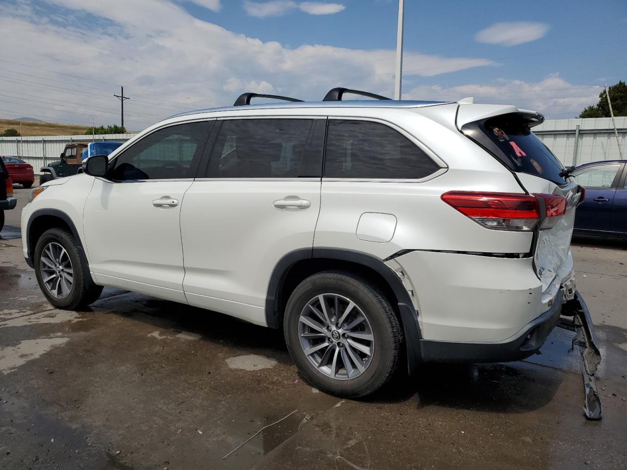 2018 Toyota Highlander Se - Image 2
