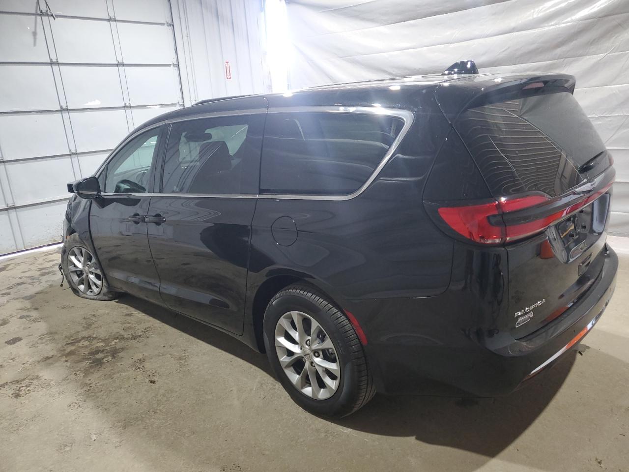 2025 Chrysler Pacifica Select - Image 2