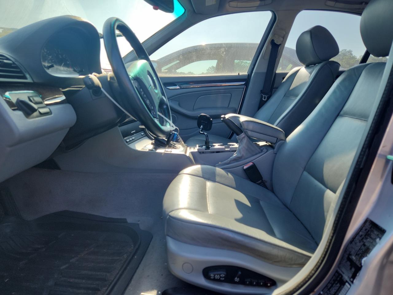 2004 BMW 325 Xi - Image 7