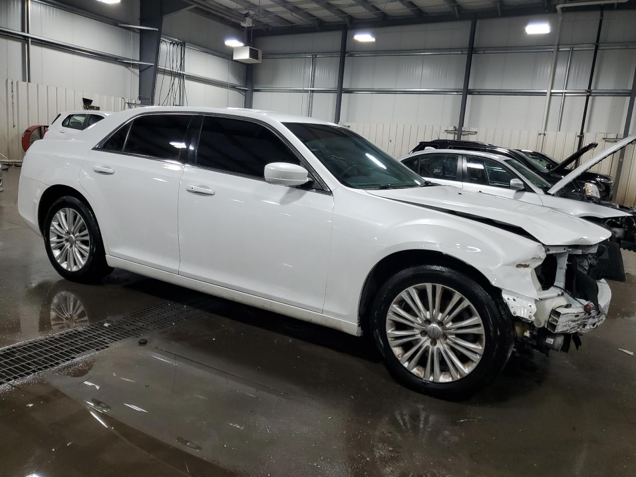 2014 Chrysler 300 - Фото 4