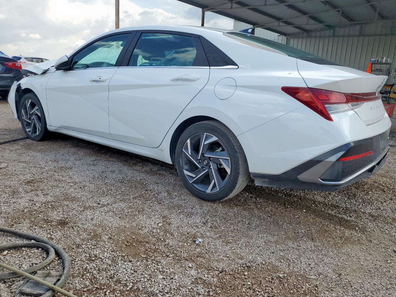 2025 Hyundai Elantra Sel - Image 2