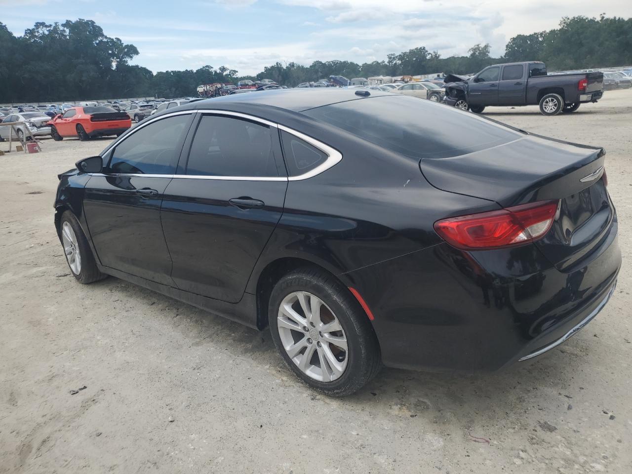 2015 Chrysler 200 Limited - Фото 2