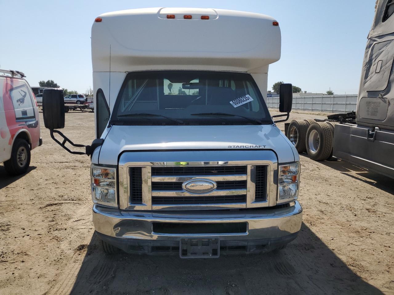 2013 Ford Econoline E450 Super Duty Cutaway Van - Image 5