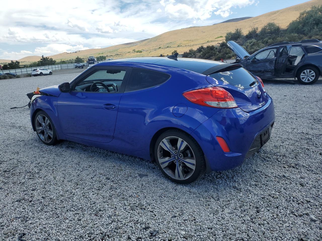 2014 Hyundai Veloster - Image 2