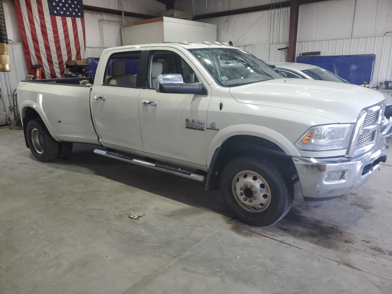 2016 Ram 3500 Laramie - Image 4