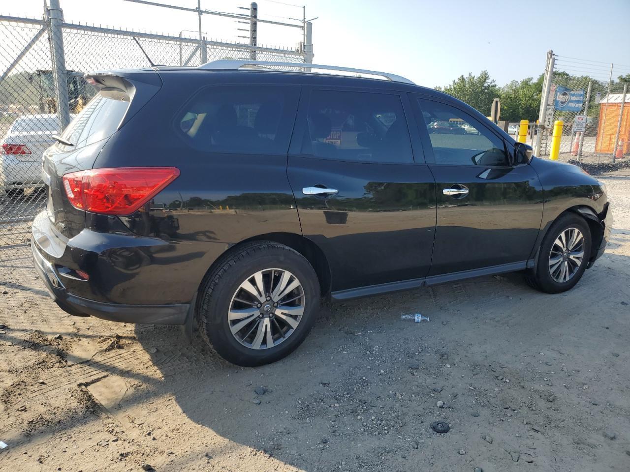 2017 Nissan Pathfinder S - Фото 3