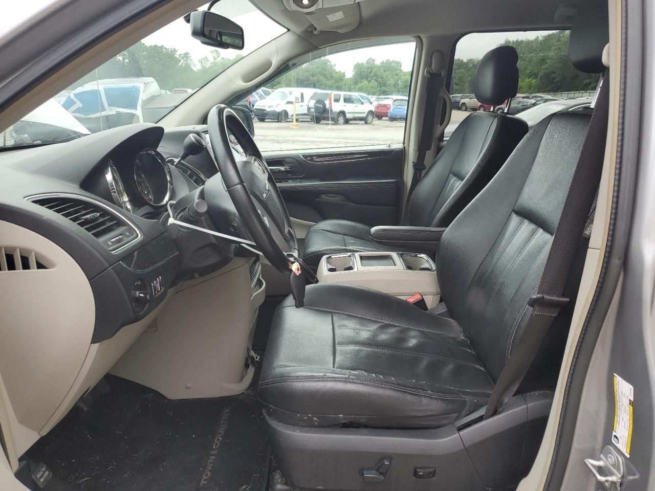 2015 Chrysler Town & Country Touring - Image 7