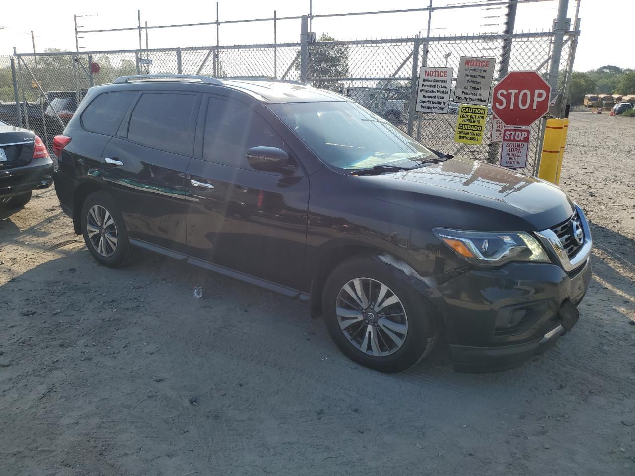 2017 Nissan Pathfinder S - Фото 4