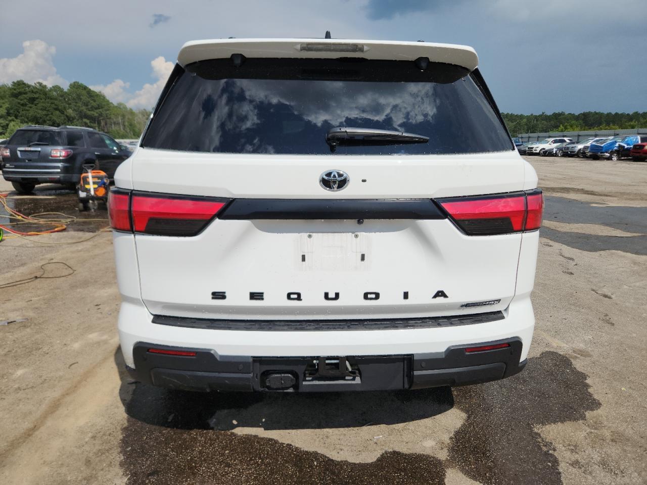 2025 Toyota Sequoia Sr5 - Фото 6