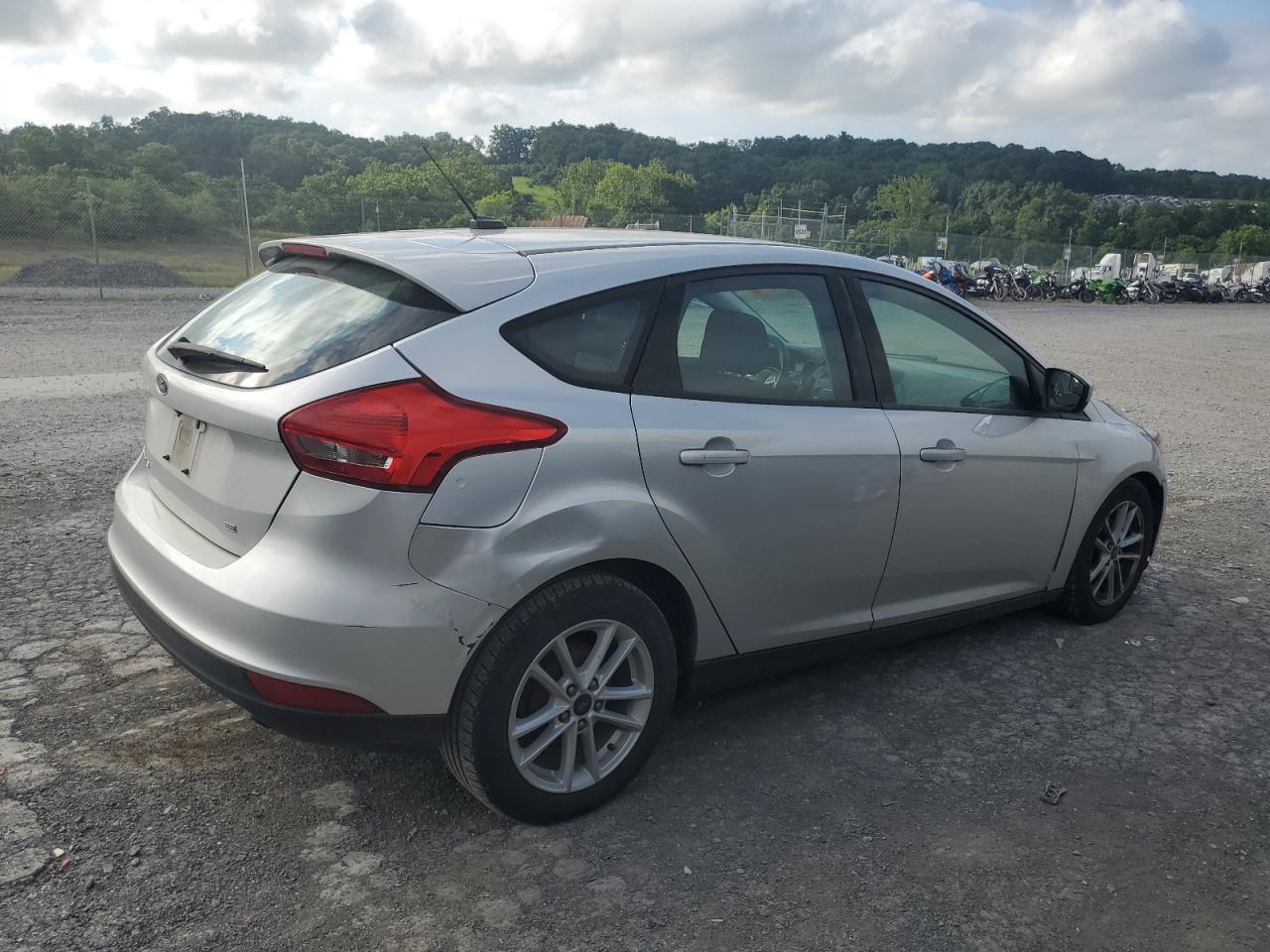 2018 Ford Focus Se - Image 3