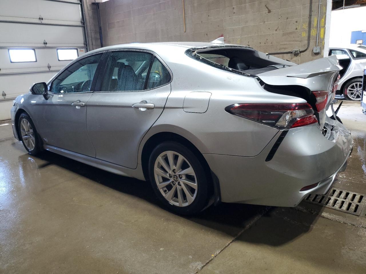 2021 Toyota Camry Se - Фото 2