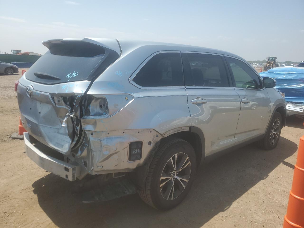 2019 Toyota Highlander Le - Image 3