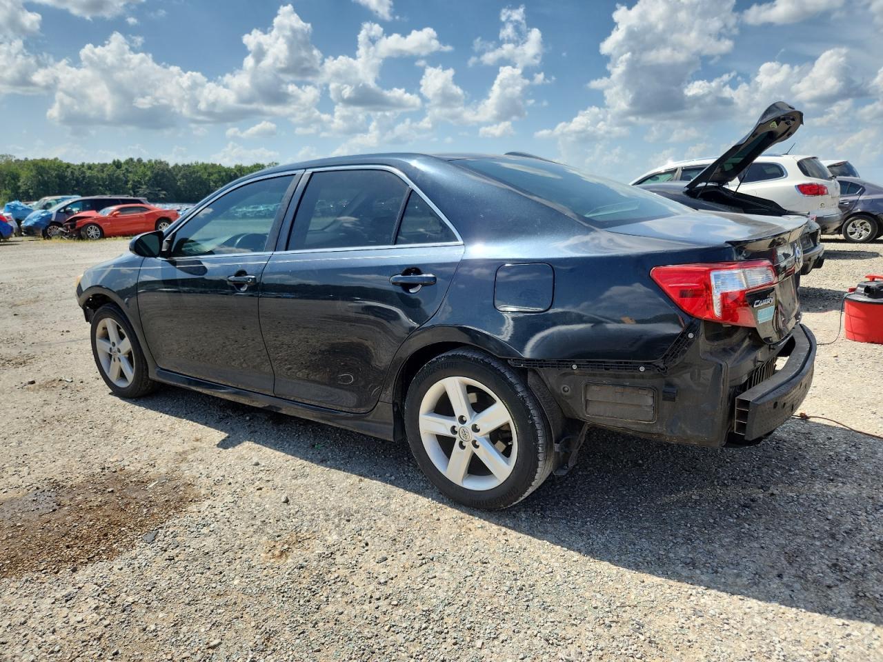 2014 Toyota Camry L - Фото 2