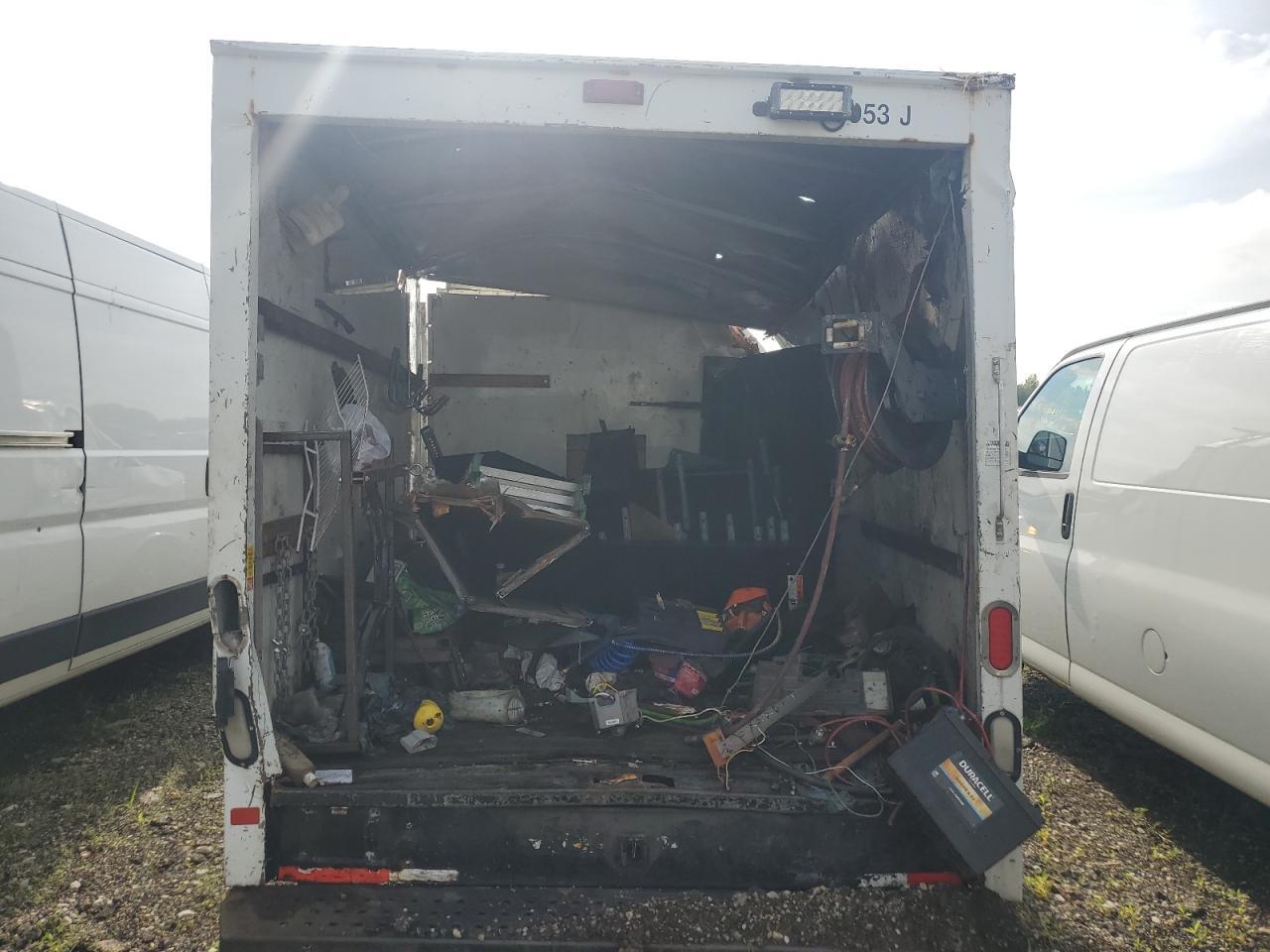 2004 GMC Savana Cutaway G3500 - Фото 6