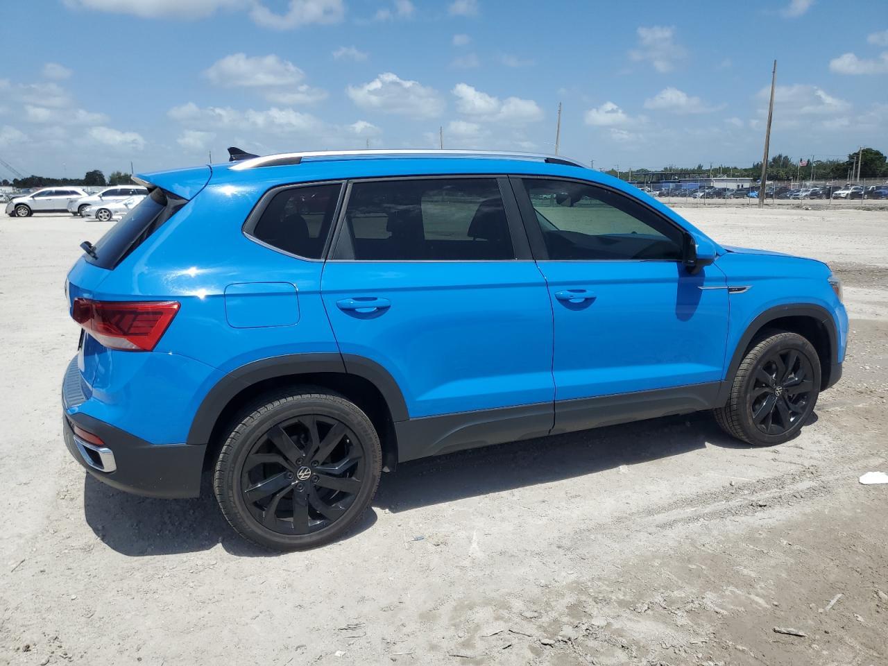2023 Volkswagen Taos Se - Фото 3
