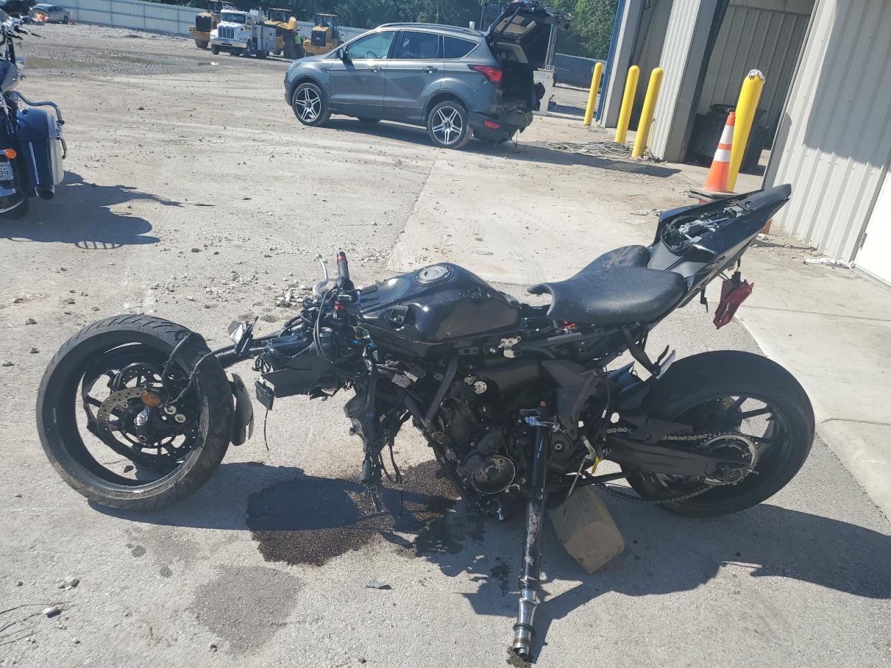 2024 Yamaha Yzfr7 - Фото 3