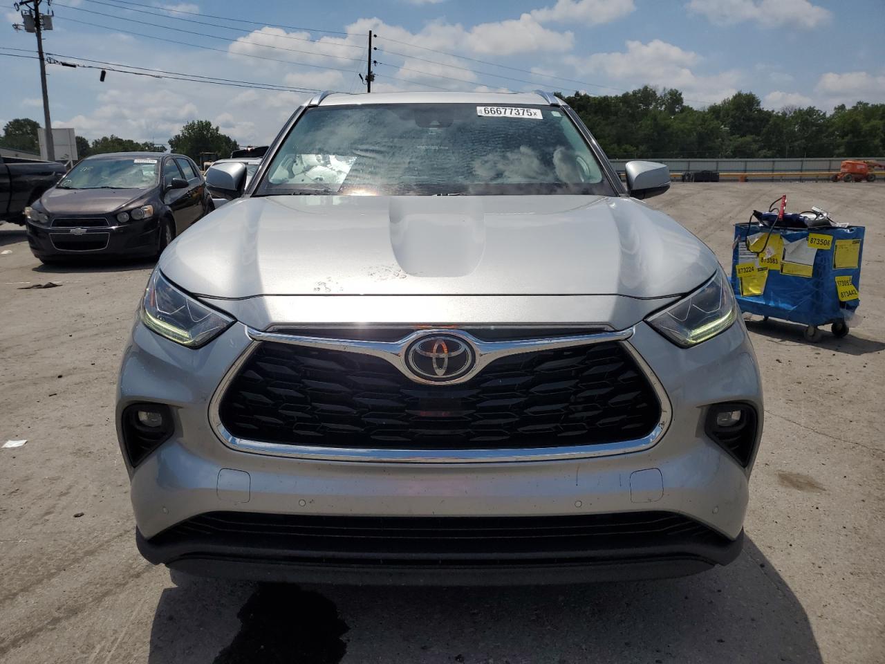 2022 Toyota Highlander Limited - Image 5