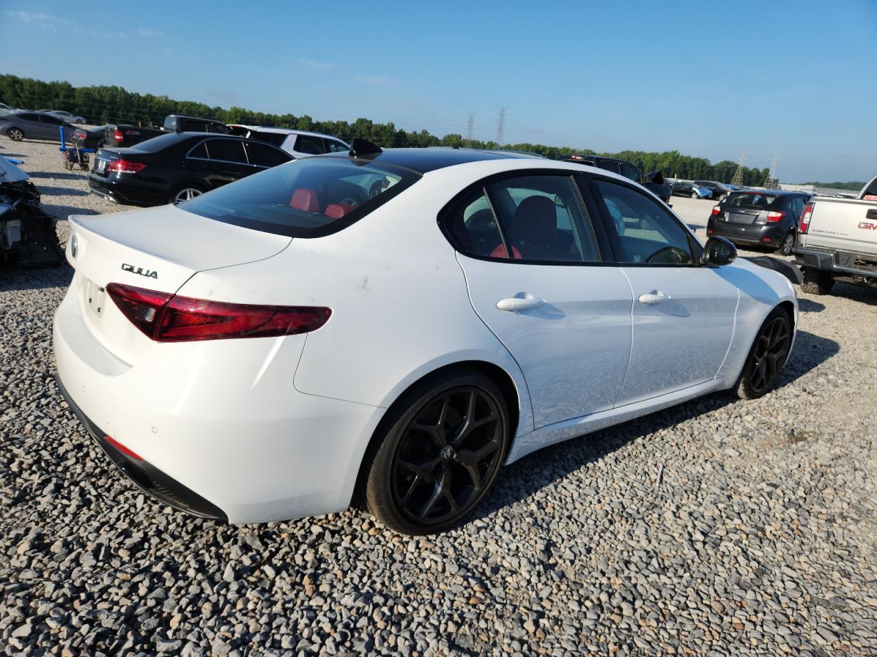 2020 Alfa Romeo Giulia - Фото 3