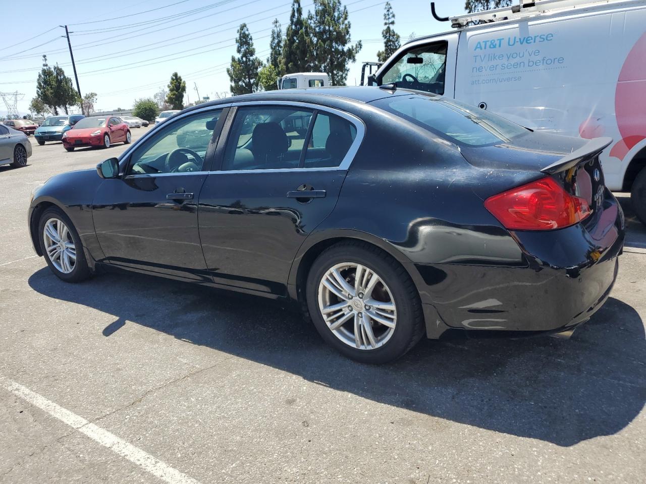 2010 Infiniti G37 Base - Фото 2