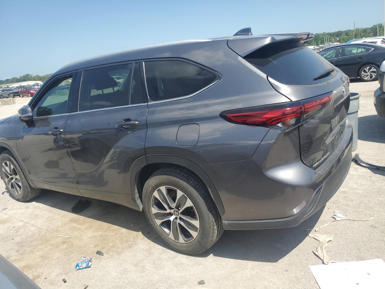 2022 Toyota Highlander Xle - Image 2