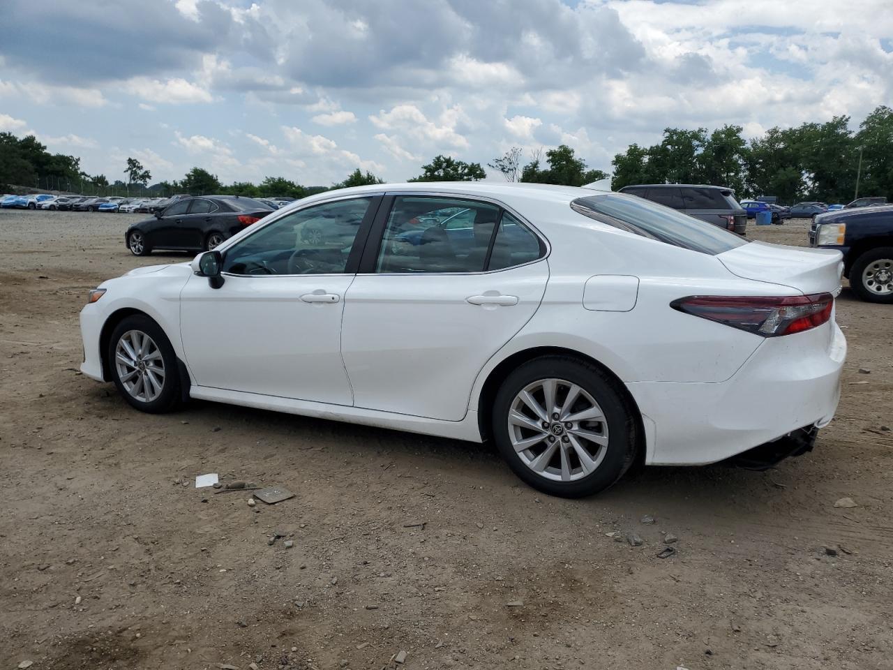 2023 Toyota Camry Le - Фото 2