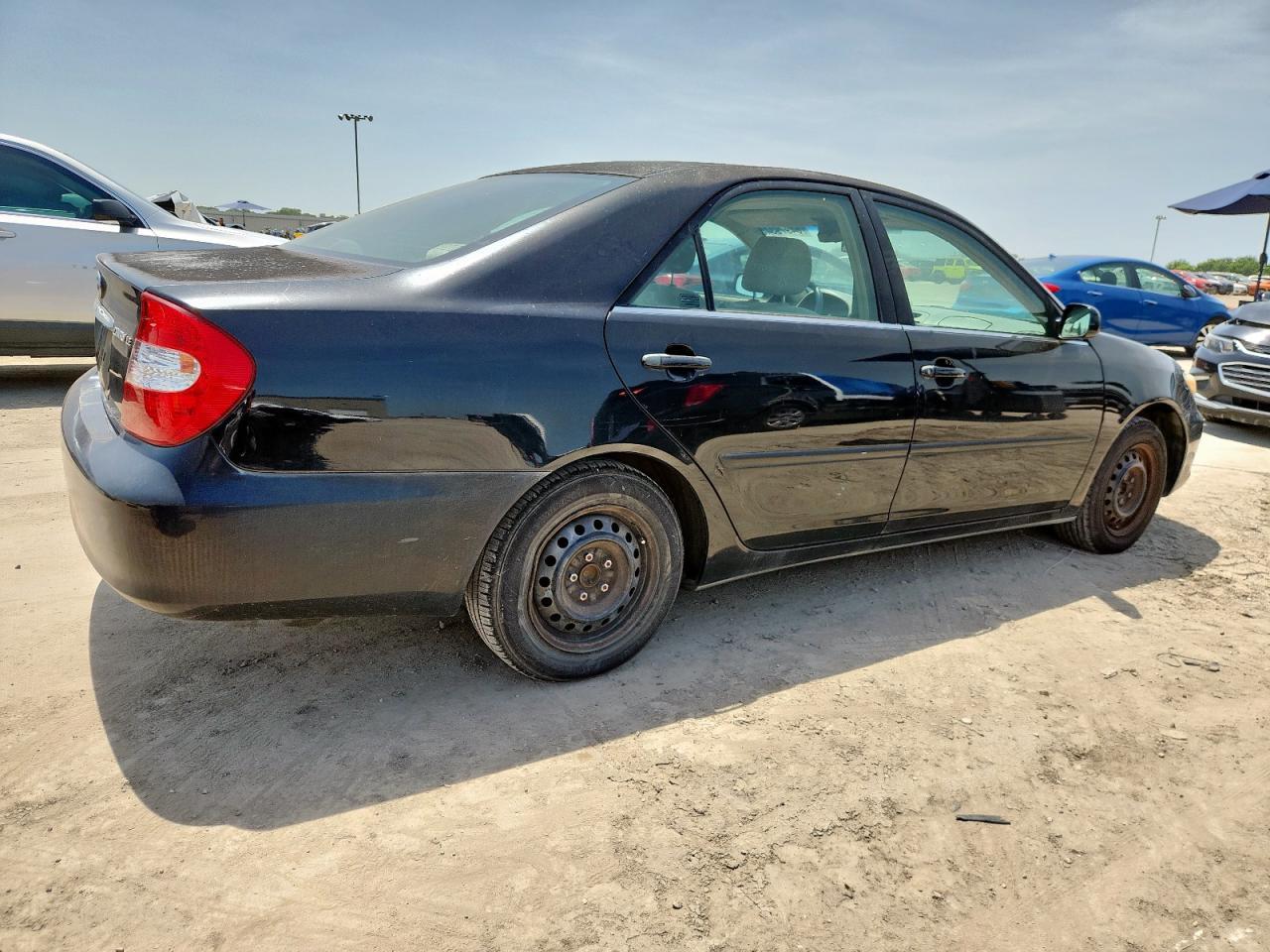 2002 Toyota Camry Le - Фото 3
