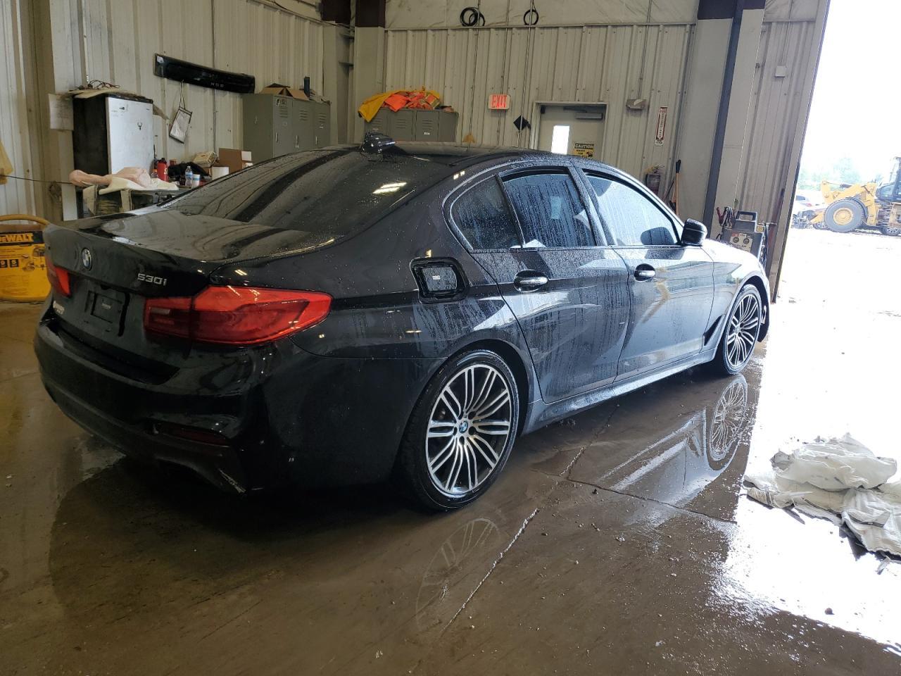 2017 BMW 530 Xi - Фото 3