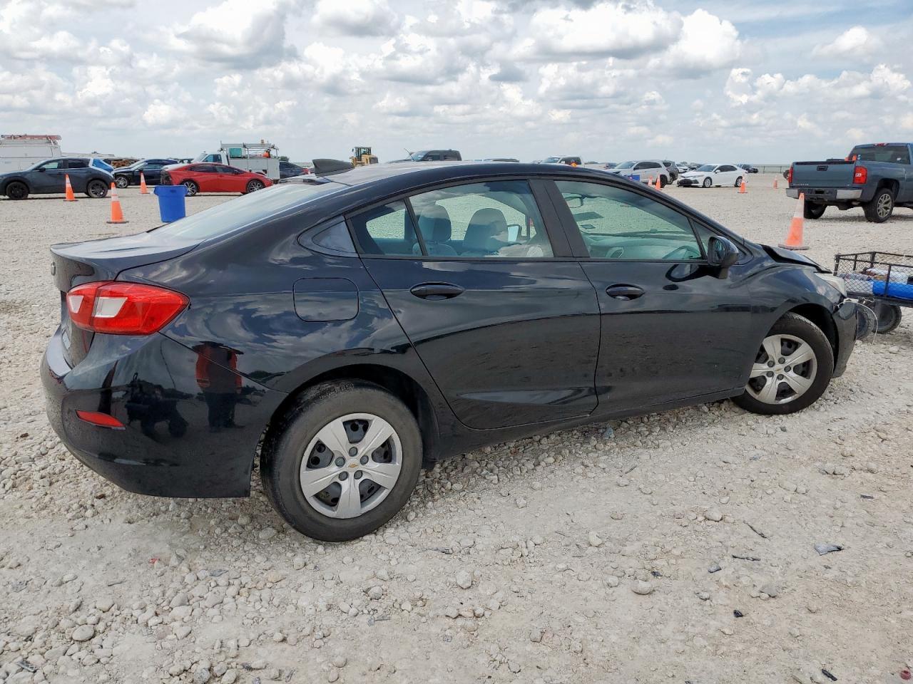 2018 Chevrolet Cruze Ls - Фото 3