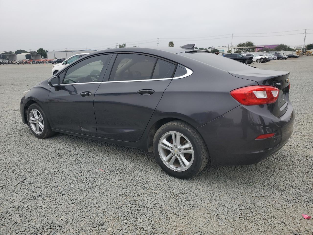 2016 Chevrolet Cruze Lt - Image 2